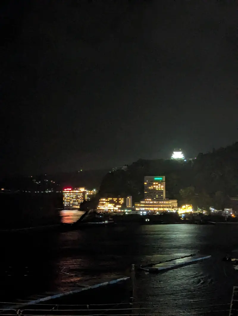 熱海の夜